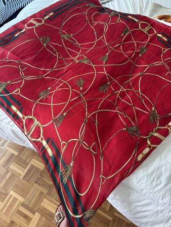 Foulard vintage en soie rouge et or - Chic Intemporel