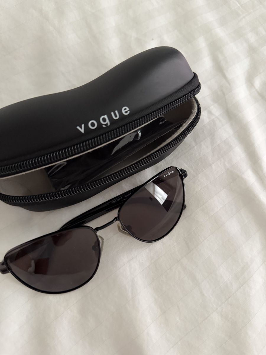 Vogue Brillen & Gläser: Vogue Sunglasses with Case Dark Grey – Neu (gemäss Beschreibung) aus Zürich von bel_qg6g