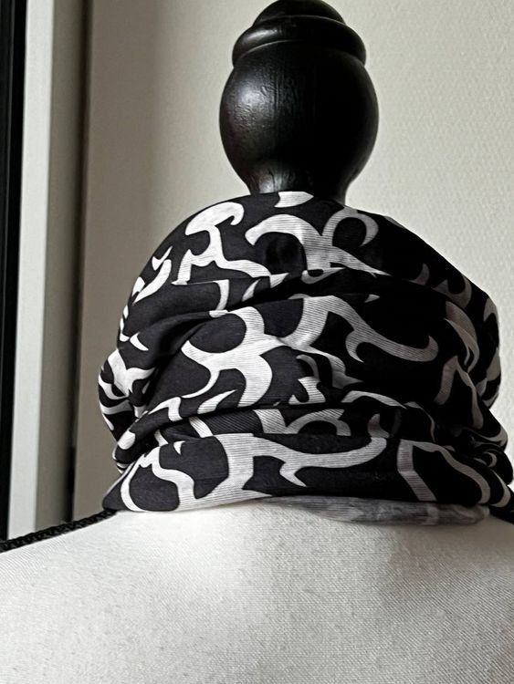 Foulard & Sciarpe: Schwarzes Kopftuch mit Muster, neuwertig – Nuovo e nell'imballaggio originale da Riehen venduto da edu_92w7 1