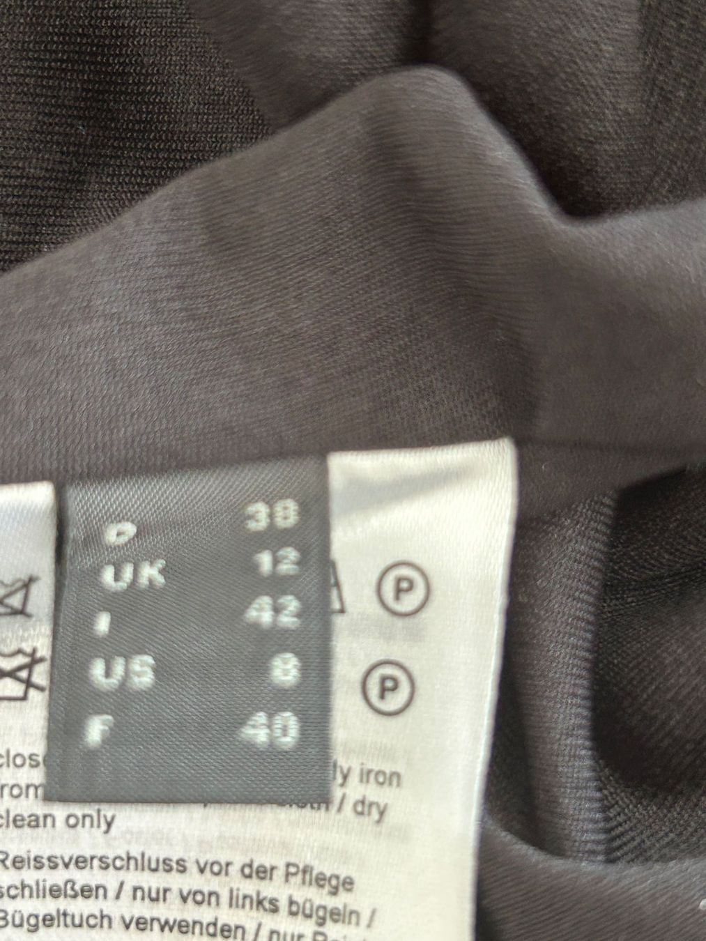 Esprit Kleider: Esprit Kleid schwarz weiss gemustert Gr. 38/40 – Gebraucht aus Horn von Resvi 4