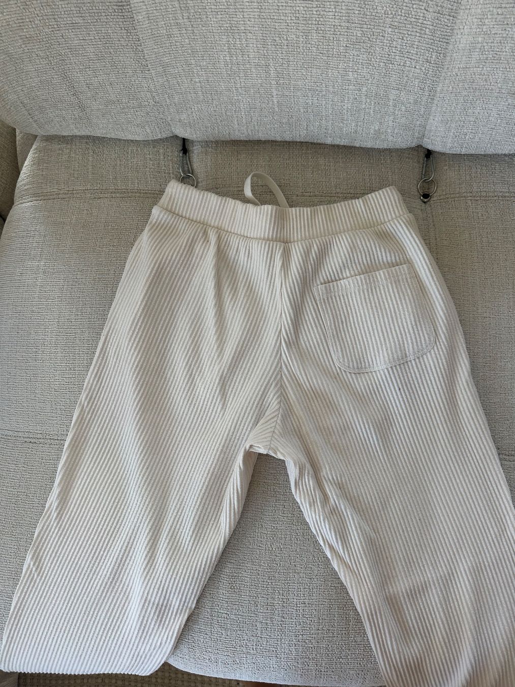 Alo Yoga Pantaloni: Trainerhose | Alo Yoga – Usato da Horgen venduto da naomijlo 1
