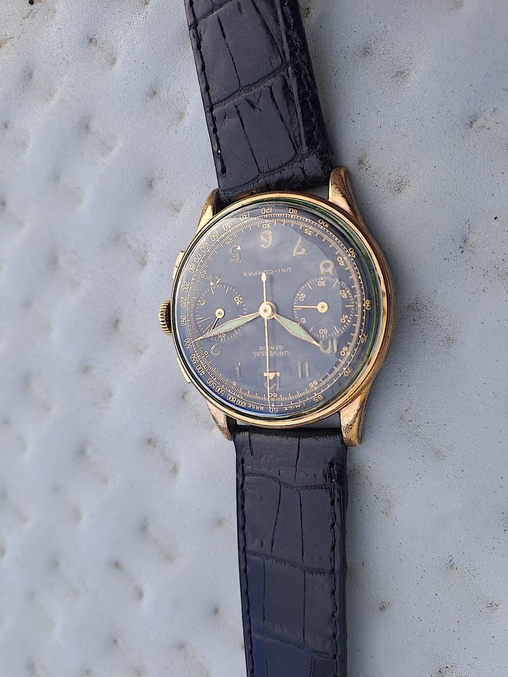 Universal Genève Orologi: Universal Genève Vintage – Usato da La Neuveville venduto da austinpowers70 7