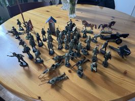 Grande lot de figurines miliraires