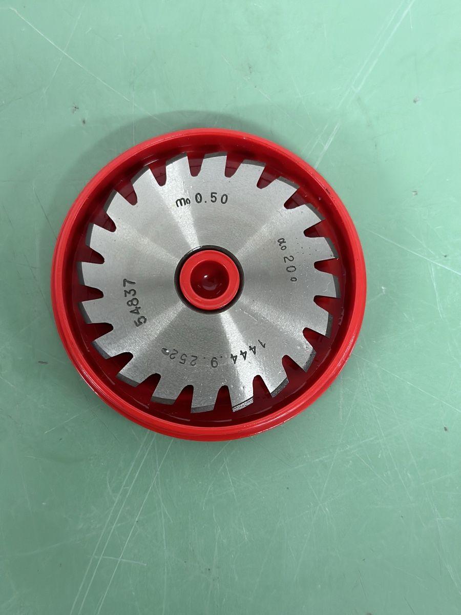 Tutti gli attrezzi: 3X Mikron gear cutting module 2XM0.5. 1XM0.4. Carbide – Nuovo e nell'imballaggio originale da Aarberg venduto da SNMachines 1