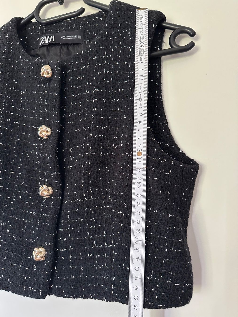 Tops: Zara Top schwarz mit goldigen Knöpfen – Gebraucht aus Zürich von ong8 5