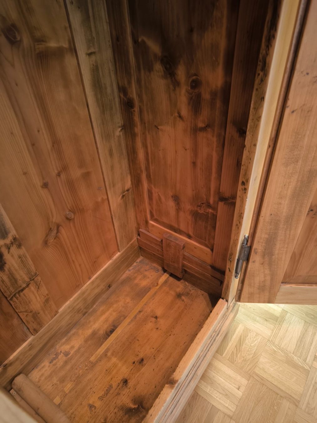 Holzartikel: Vintage Bauernschrank – Gebraucht aus Bülach von Stscho 3
