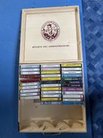 Diverse Hörspiel / Musik Kassetten Set mit Holzbox