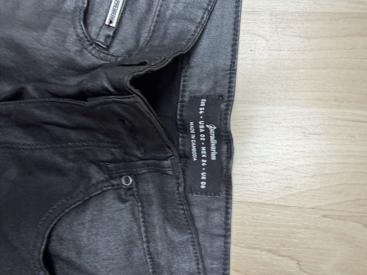 Stradivarius Jeans: Stradivarius coated black jeans. Size 36. – Usato da Urdorf venduto da rob_c5wf 1