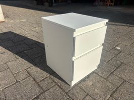 Nachttisch weiss mit zwei Schubladen guter Zustand