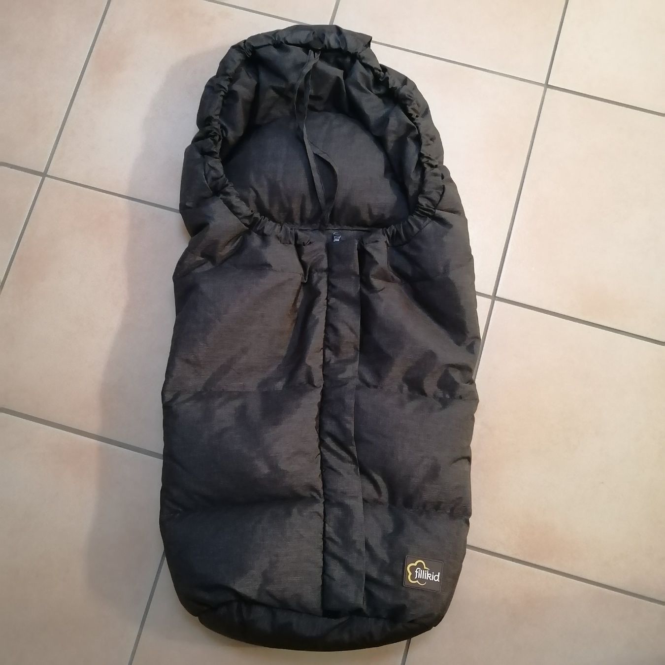 Fillikid Sacchi a pelo: Fusssack Kinderwagen Fillikid L80 X B40 cm – Usato da Henau venduto da AXAA