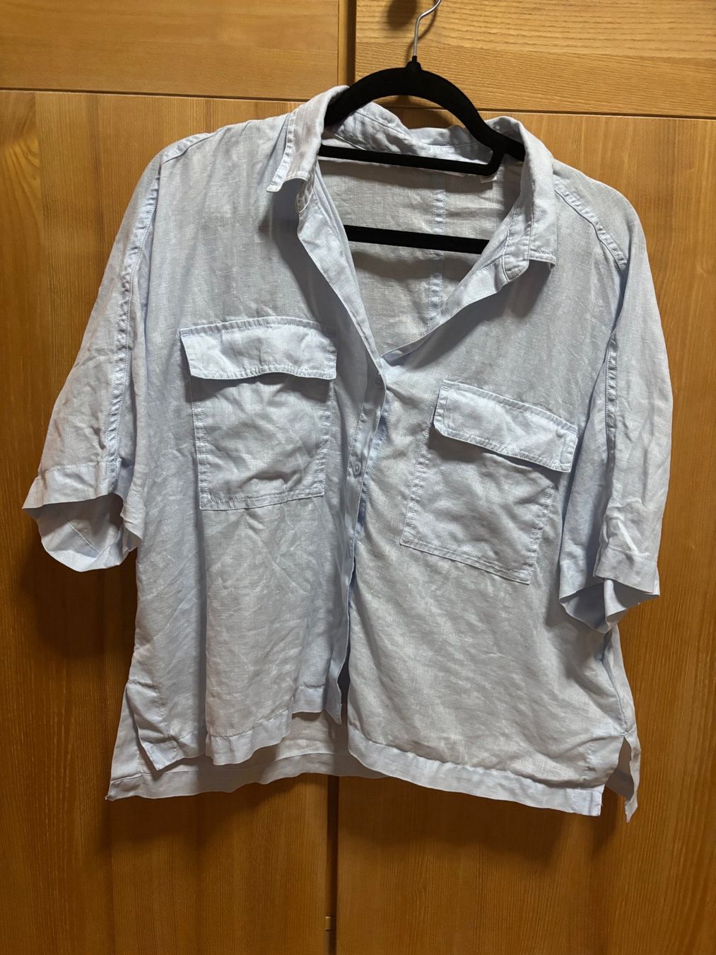 Uniqlo Camicette: Hellblaue Uniqlo Leinenbluse – Usato da Zürich venduto da lexiea