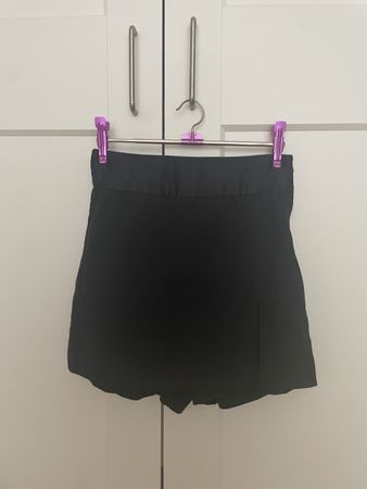 Zara Shorts (Rock-Optik) Schwarz, Grösse XS