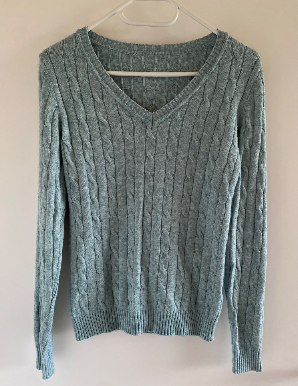 Maglioni & Felpe: Hellblauer Strickpullover mit V-Ausschnitt – Usato da Oberdiessbach venduto da cor_2nrl