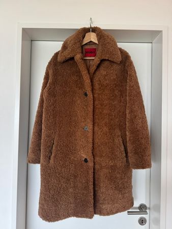 WINTERMANTEL VON HUG
