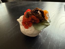Herbstliche Deko: Vogel aus Keramik mit Blumen, Top!
