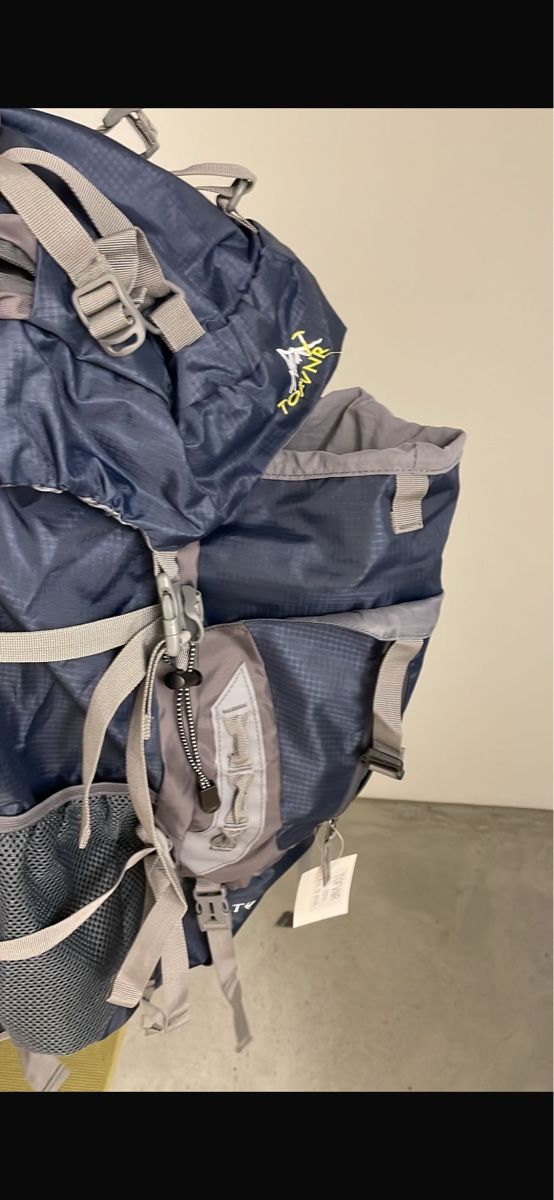 Zaini: Hiking Backpack ( we have 3 unused) – Nuovo (secondo la descrizione) da Zürich venduto da Sonikasantos 1