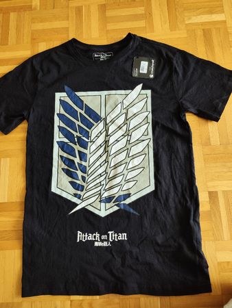 attack on titan t shirt xs