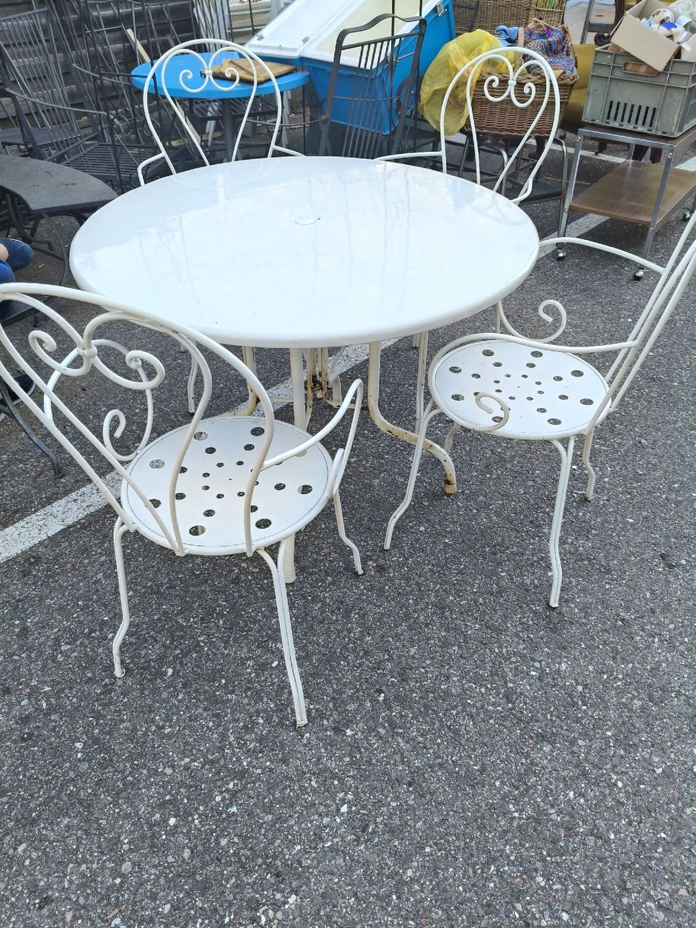 Tavoli: Gärten Tisch mit 4 Stühle – Usato da Zwingen venduto da inf_2blh