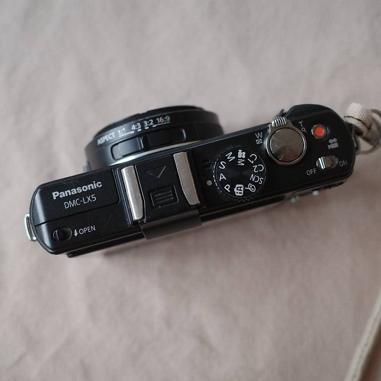Fotocamera: Panasonic Lumix LX5 Black – Usato da Genève venduto da fotos.grafo 2
