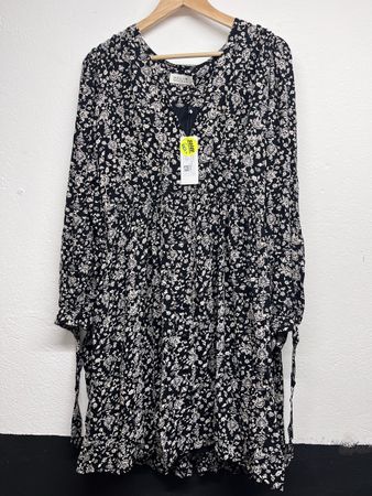Molly Bracken Dress - Black Floral - Size M - NWT