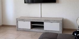 TV-Lowboard in Betonoptik 