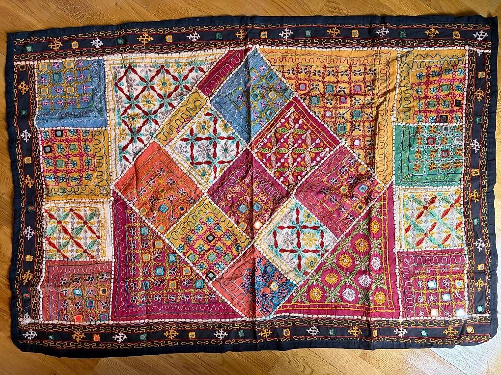 Coperte: Ensemble textile artisanal indien: coussins et plaids – Usato da Lausanne venduto da Aei_NCB7 3