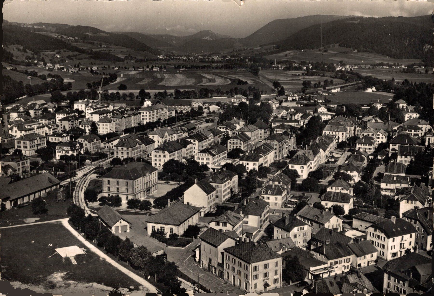Cartoline postali: En Avion au-dessus de ... Fleurier – Usato da Bronschhofen venduto da Astore