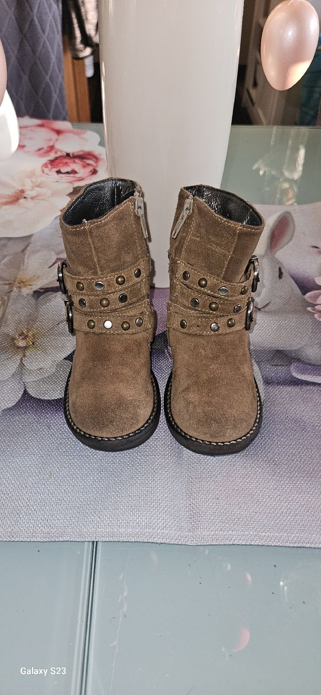 Schuhe für Mädchen: Suesse Mädchen Boots, Stiefeletten, Gr. 22, echt Leder – Gebraucht aus Seuzach von mar_8tfs 2