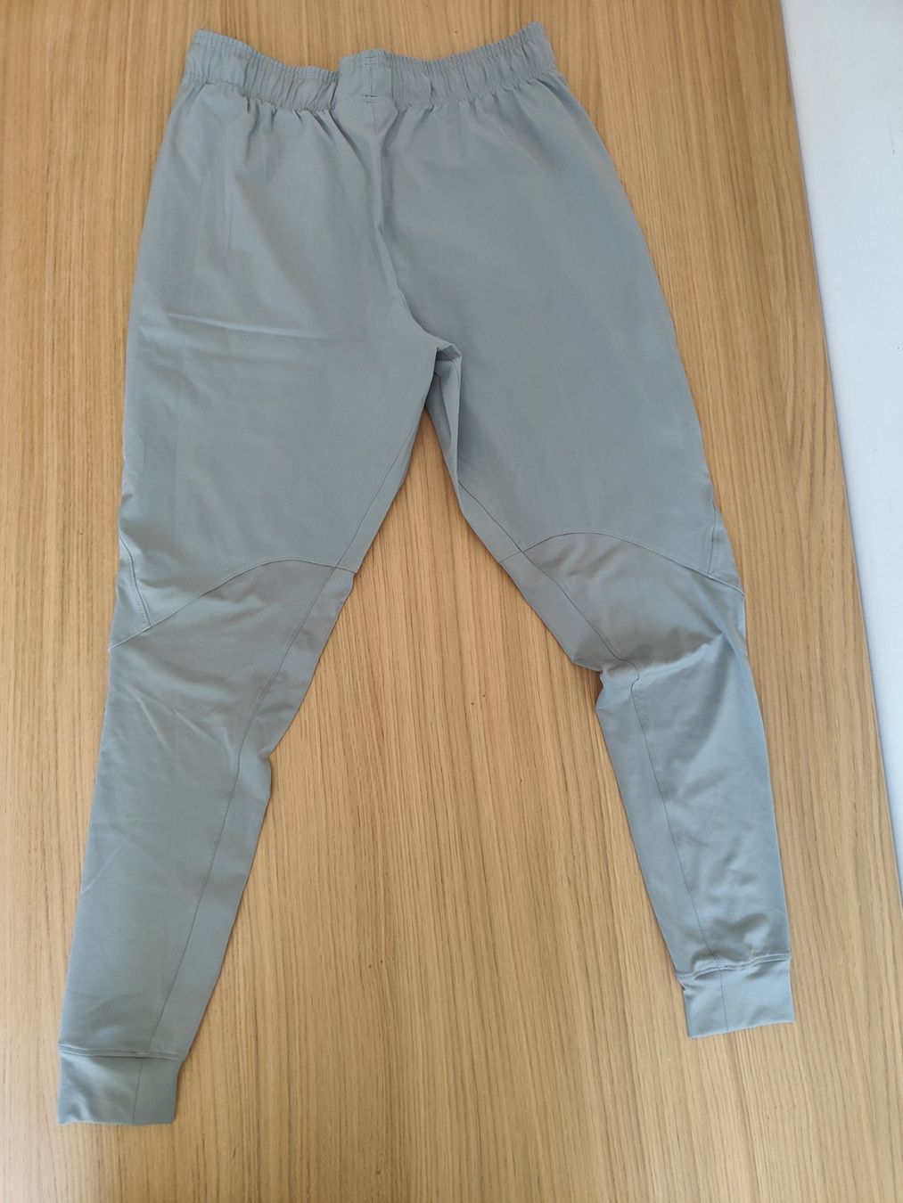 Under Armour Lots de vêtements: 3x Sporthosen Under Armour, M – D'occasion à Olten par Gegendiekultur 9