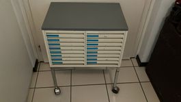 Cassettiera con rotelle