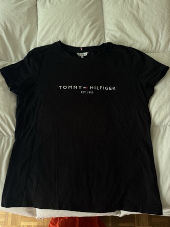 T-shirt Tommy Hilfiger noir, Taille XL, parfait pour l'été!