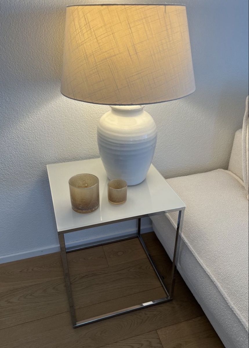 Natuzzi Tavoli: Weisser Couchtisch mit Chromgestell - Natuzzi – Usato da Thalwil venduto da syd_2rxt 1