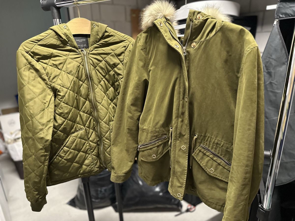 Zara Giacche: 2 in 1 Jacke in Olivegrün – Usato da Wollerau venduto da sesi2204 1