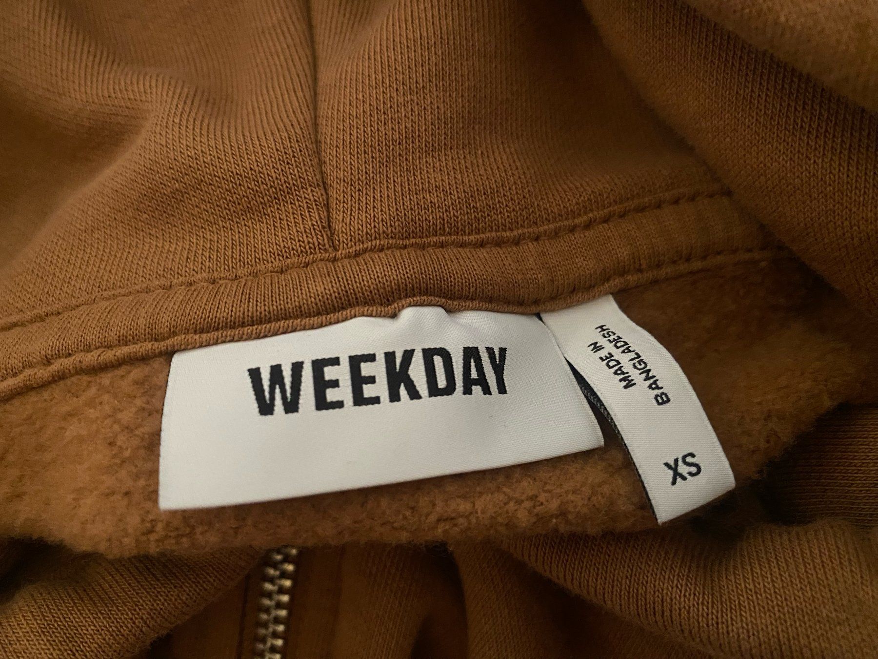 Weekday Maglioni & Felpe: Brauner Kapuzenpulli, Zip Hoodie – Usato da Zürich venduto da sultaninchen 2