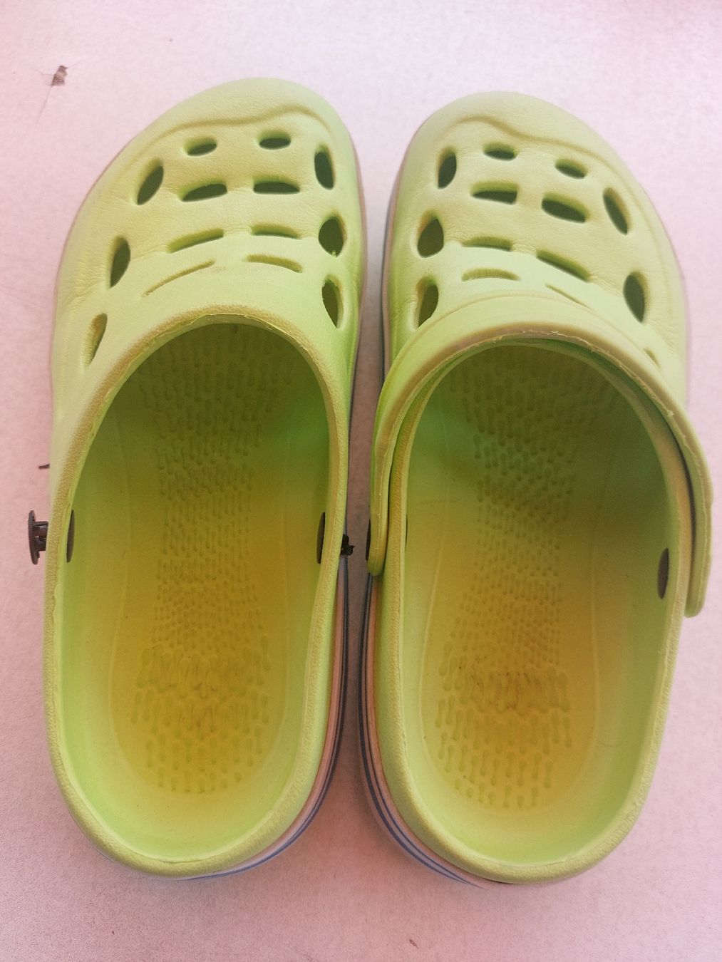 Crocs Schuhe für Jungen: Sommerschuhe gr33 – Gebraucht aus Landquart von Cedes 2