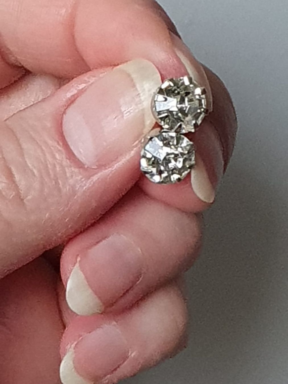 Ohrringe & -stecker: 8 mm Luxury Crystal Zircon Earrings Elegant – Neu und originalverpackt aus Genève von AGBERG 4