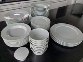 Weisses, zeitloses Geschirrset von "Rosenthal"-guter Zustand