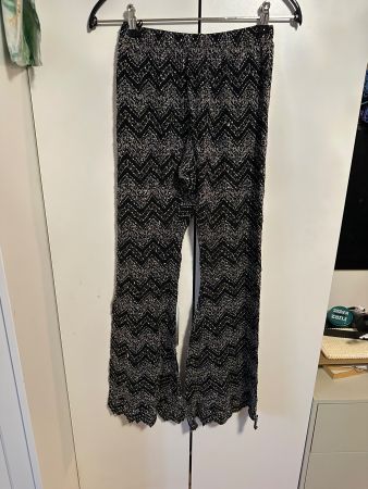 Hose Marjolaine Grösse 38 schwarz glitzer Zickzackmuster