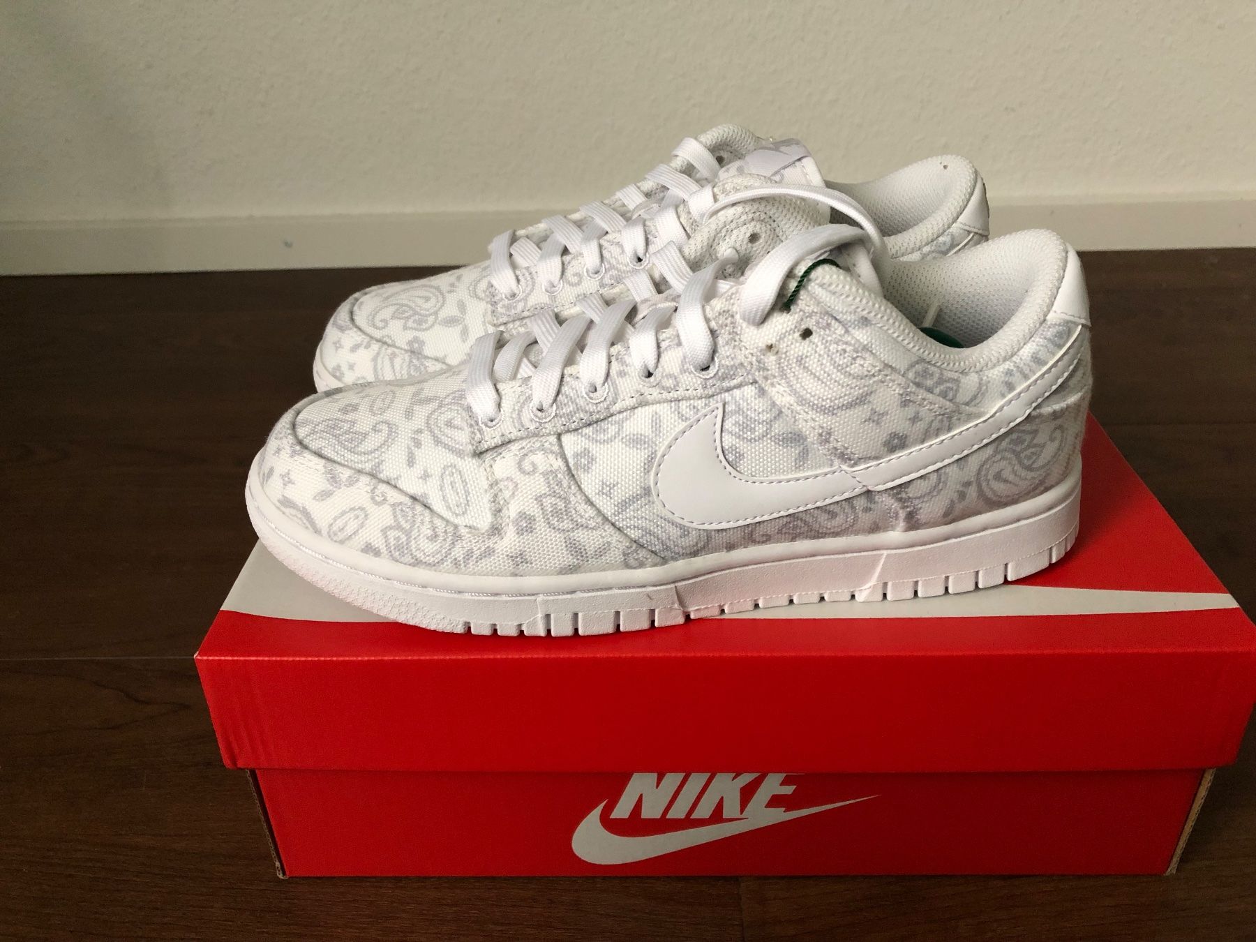 Nike Scarpe da donna: Nike Dunk Low White Paisley  EU38 – Nuovo e nell'imballaggio originale da Baar venduto da tortuga72