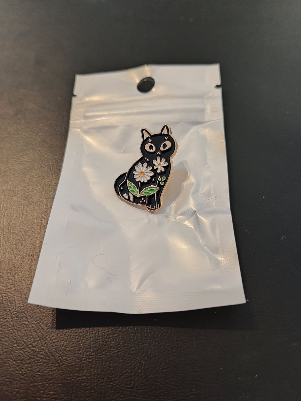 Spille & Fermagli: Katze / Cat / Chat / Gatto Pin – Nuovo e nell'imballaggio originale da Vaglio venduto da Dabia