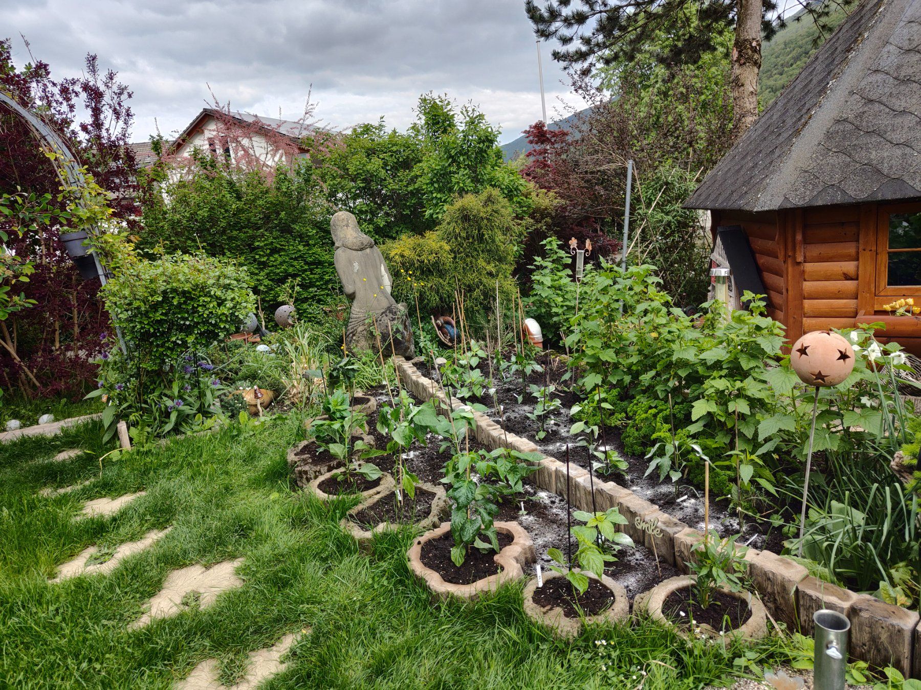 Mineralien & Heilsteine: Beton Trittstein-Wurzel mit Holzstruktur – Neu (gemäss Beschreibung) aus Herbetswil von AHA-Garten 9