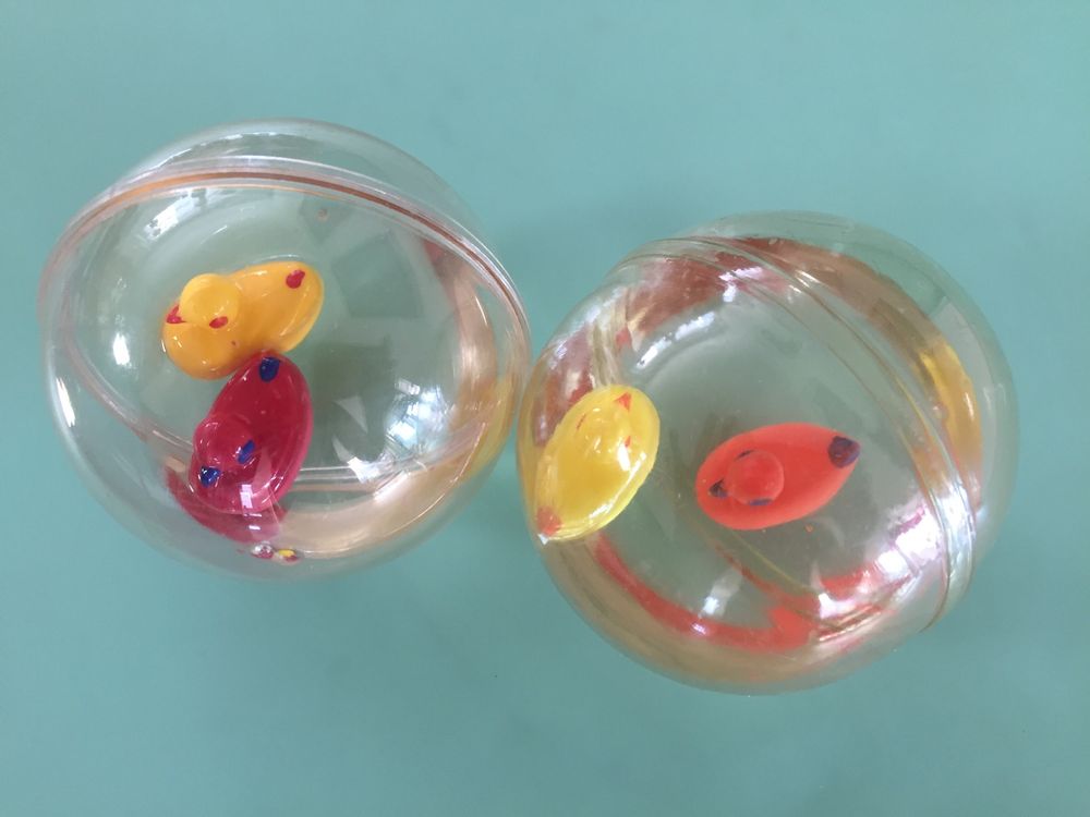 2x Enten Wasser Kugel Ball mit 2 Entchen Baby Spielzeug 70er | Kaufen ...