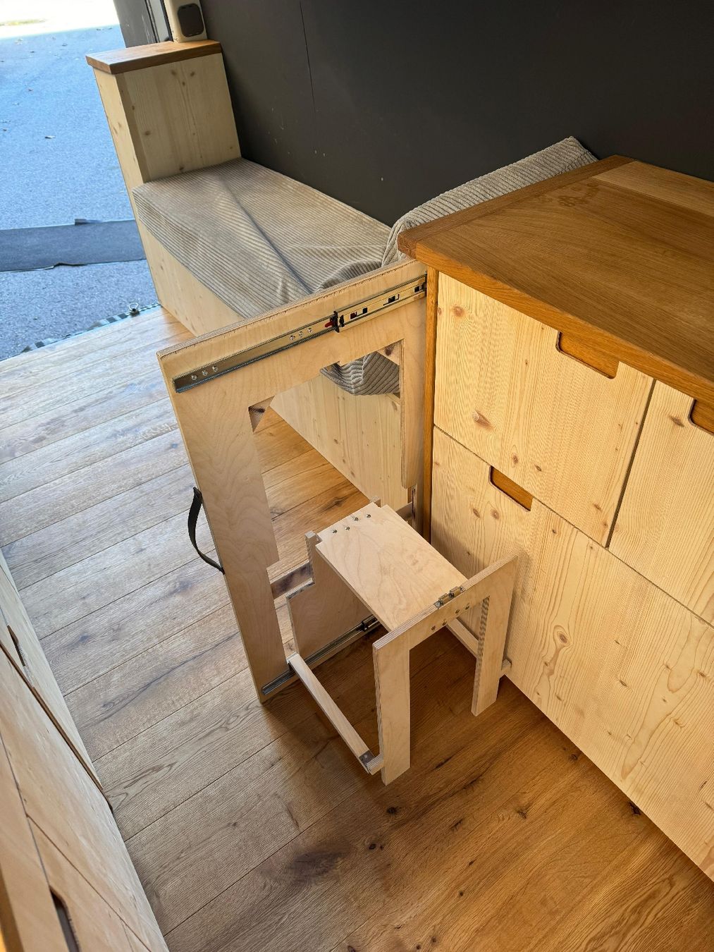 VW Camping Fahrzeuge: Vw Crafter Camper – Gebraucht aus Felsberg von HWSDesign 6