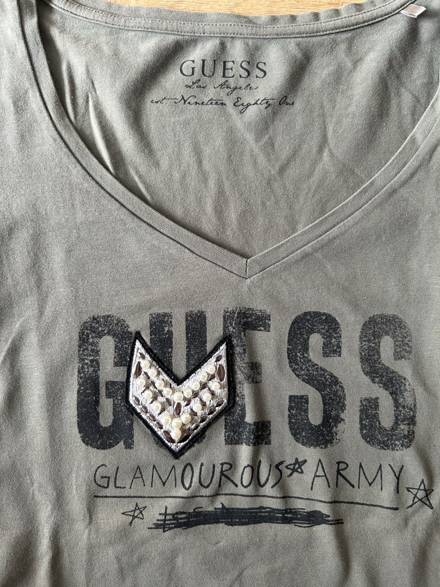 Guess T-Shirts: Guess Damen T-shirt – Gebraucht aus Kloten von eri_5flt 1