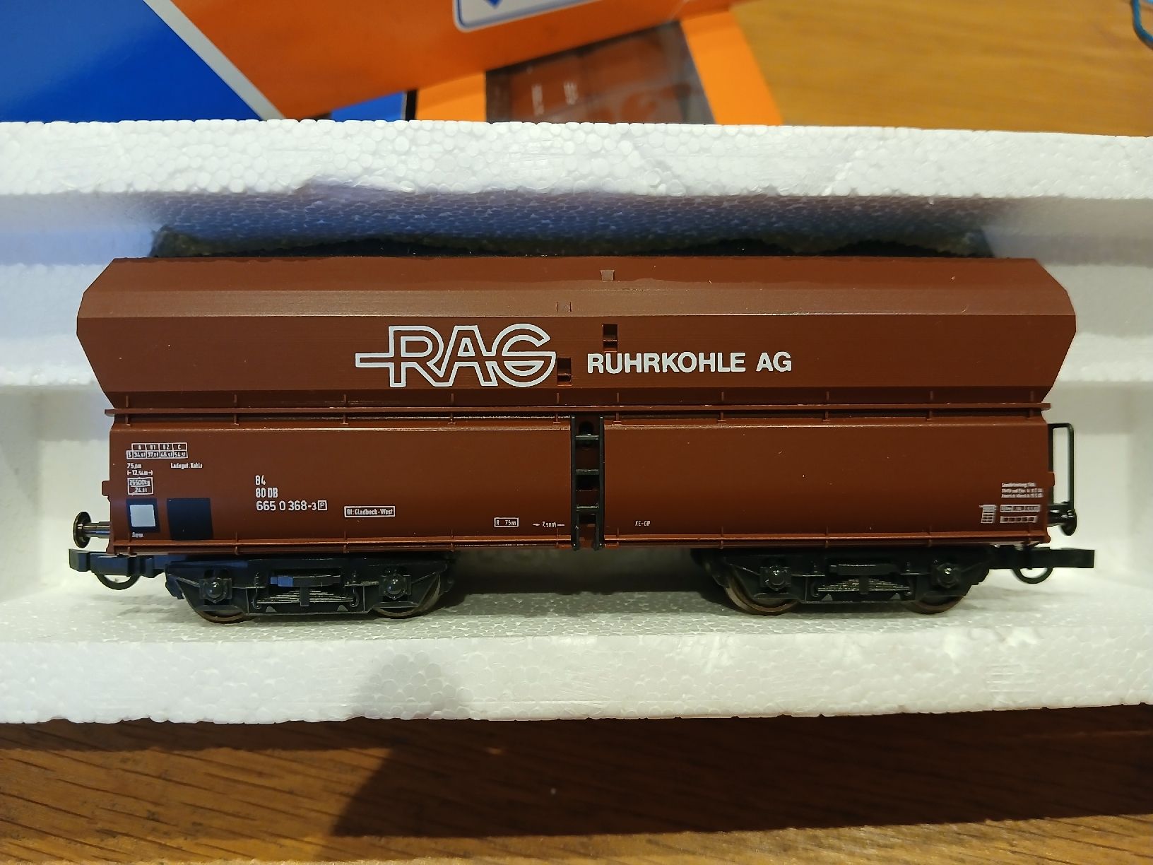 Roco Modellini di ferrovie: Neuer Güterwagen – Nuovo e nell'imballaggio originale da Bözen venduto da Kolumbus77