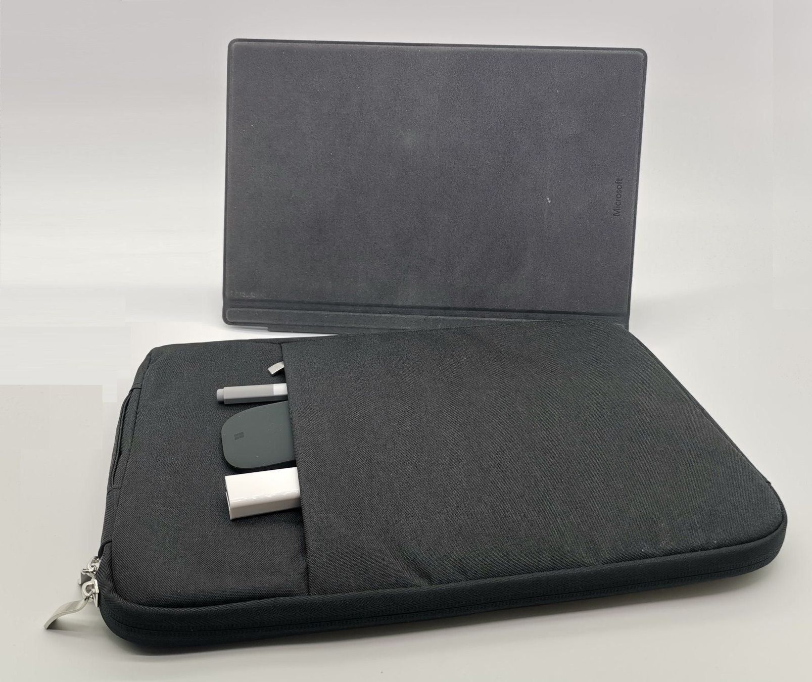 Borse: Microsoft Surface Pro Tasche - schwarz / 13" / 12.3" – Nuovo (secondo la descrizione) da Niederglatt ZH venduto da K1r7 1
