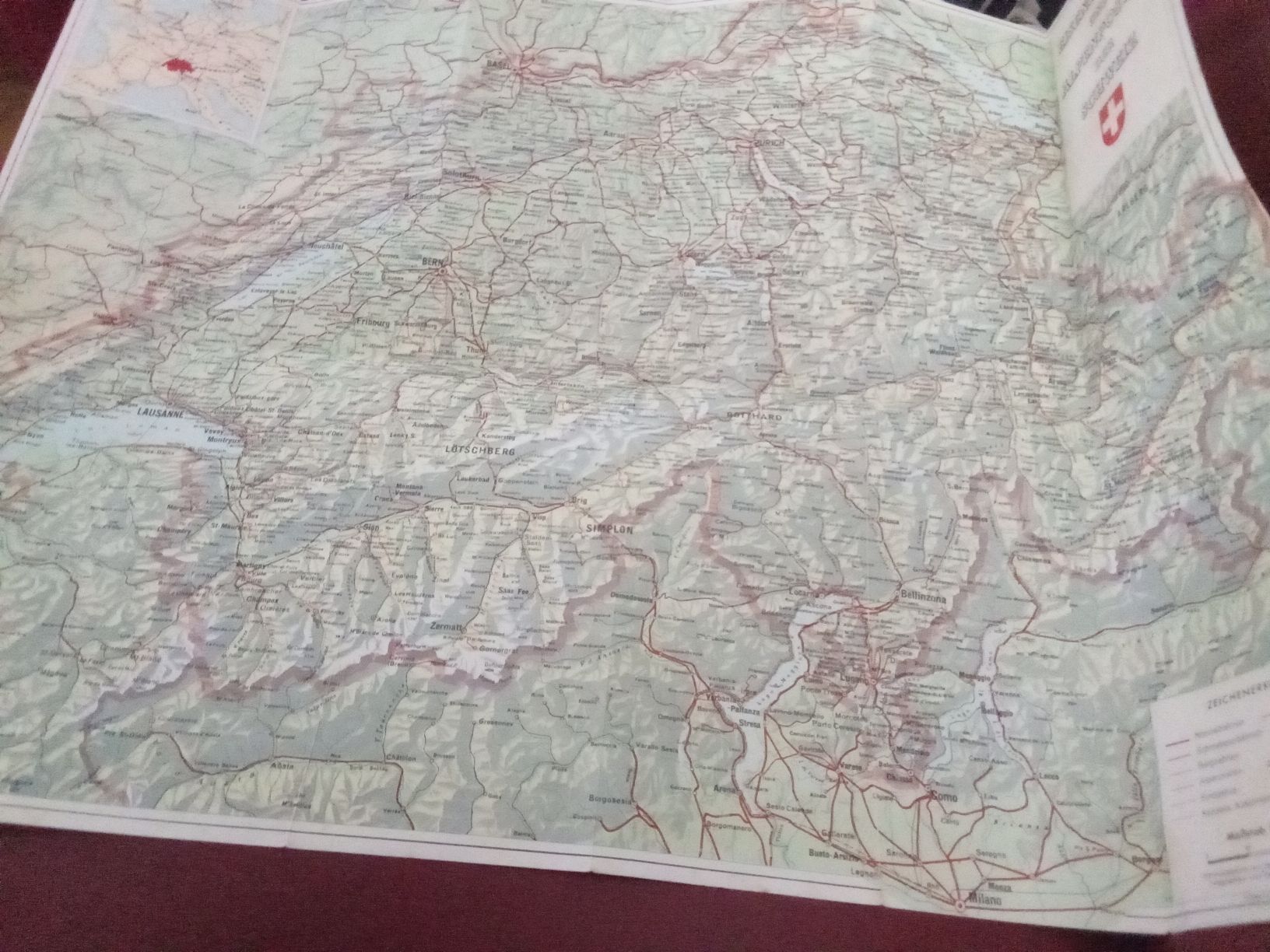 Cartine & Atlanti: IM POSTAUTO ÜBER DIE SCHWEIZER ALPENPÄSSE – Usato da Muri BE venduto da Alk 1