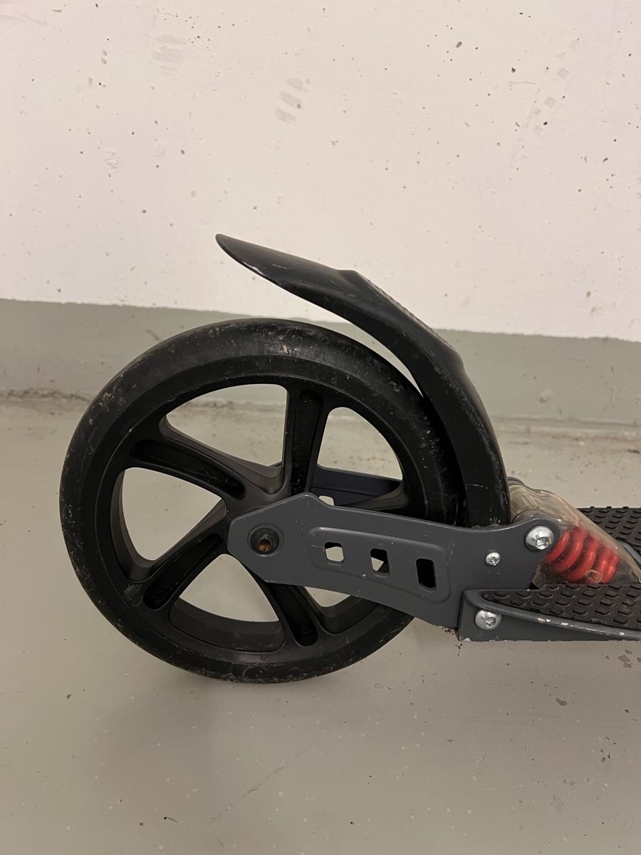 Kickboard: Klappbares Trotti grau mit Bremse – Usato da Winterthur venduto da ChicMarkt 1