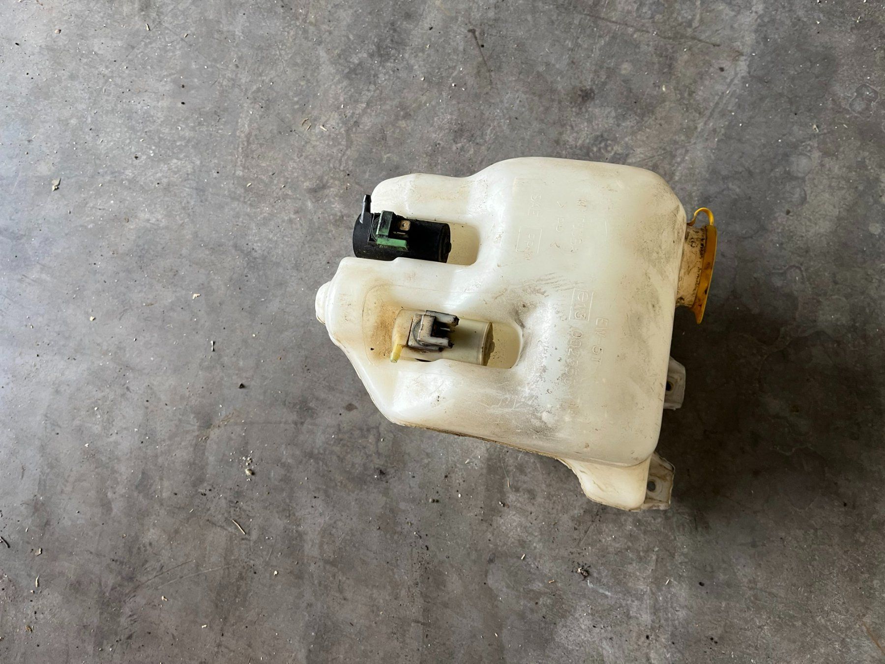 Subaru Toutes les pièces auto: Scheibenwasserbehälter Subaru – D'occasion à Dällikon par CH-Schrauber 1