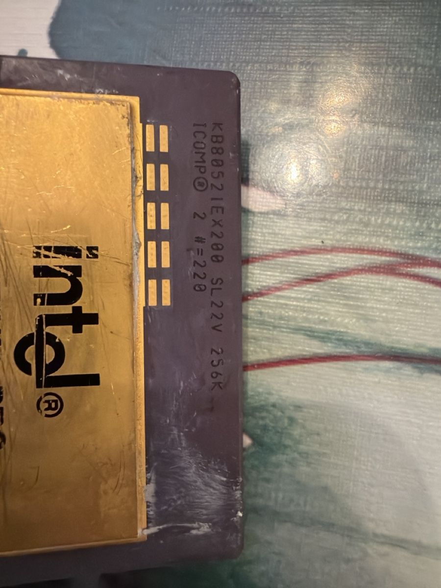 Composants électroniques: Processeur Intel Pentium Pro – Défectueux à Martigny par capri2800 1